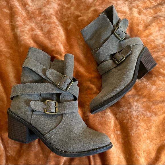 Cathy Jean booties - Picture 1 of 4